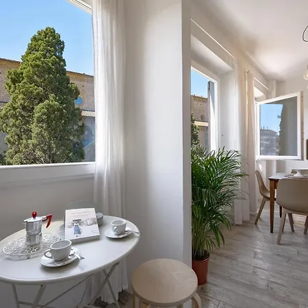 Via Avelli, 4 - Charming - Delightful And Bright 3rd-floor Without Elevator, Overlooking One Of Florence's Beautiful Squares, Exceptionally Located For Exploring The 피렌체