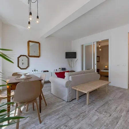 Via Avelli, 4 - Charming - Delightful And Bright 3rd-floor Without Elevator, Overlooking One Of Florence's Beautiful Squares, Exceptionally Located For Exploring The 아파트 *