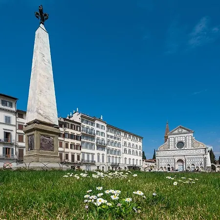 Via Avelli, 4 - Charming - Delightful And Bright 3rd-floor Without Elevator, Overlooking One Of Florence's Beautiful Squares, Exceptionally Located For Exploring The