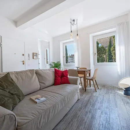 Charm: Piazza View Apartment *