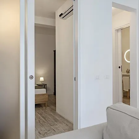 Via Avelli, 4 - Charming - Delightful And Bright 3rd-floor Without Elevator, Overlooking One Of Florence's Beautiful Squares, Exceptionally Located For Exploring The