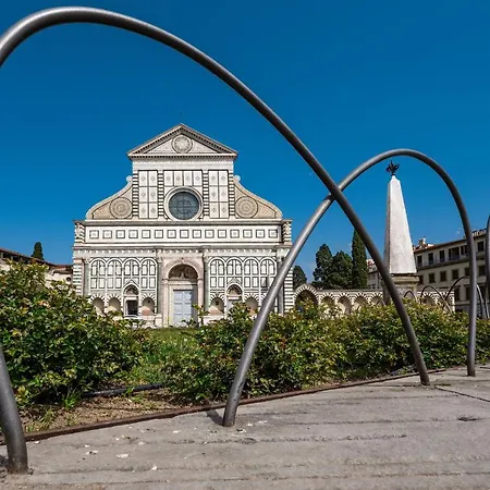 Apartment Charm: Piazza View Florence