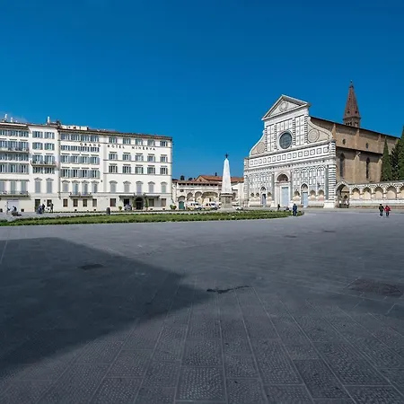 Apartment Charm: Piazza View Florence