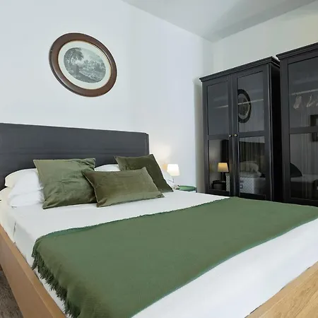 Via Avelli, 4 - Charming - Delightful And Bright 3rd-floor Without Elevator, Overlooking One Of Florence's Beautiful Squares, Exceptionally Located For Exploring The *