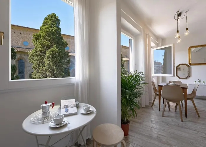 Via Avelli, 4 - Daniela - Charming - Delightful And Bright 3rd-floor Without Elevator, Overlooking One Of Florence's Beautiful Squares, Exceptionally Located For Exploring The Floransa