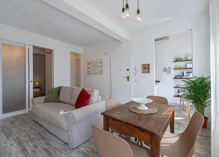 Via Avelli, 4 - Daniela - Charming - Delightful And Bright 3rd-floor Without Elevator, Overlooking One Of Florence's Beautiful Squares, Exceptionally Located For Exploring The Daire