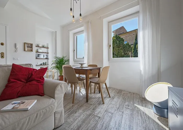 Via Avelli, 4 - Daniela - Charming - Delightful And Bright 3rd-floor Without Elevator, Overlooking One Of Florence's Beautiful Squares, Exceptionally Located For Exploring The Daire Floransa