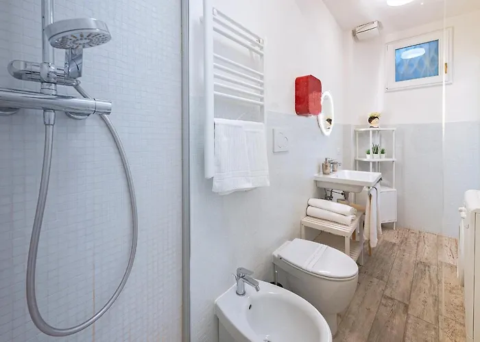Via Avelli, 4 - Daniela - Charming - Delightful And Bright 3rd-floor Without Elevator, Overlooking One Of Florence's Beautiful Squares, Exceptionally Located For Exploring The Daire *