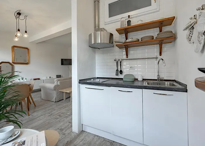 Via Avelli, 4 - Daniela - Charming - Delightful And Bright 3rd-floor Without Elevator, Overlooking One Of Florence's Beautiful Squares, Exceptionally Located For Exploring The Daire *