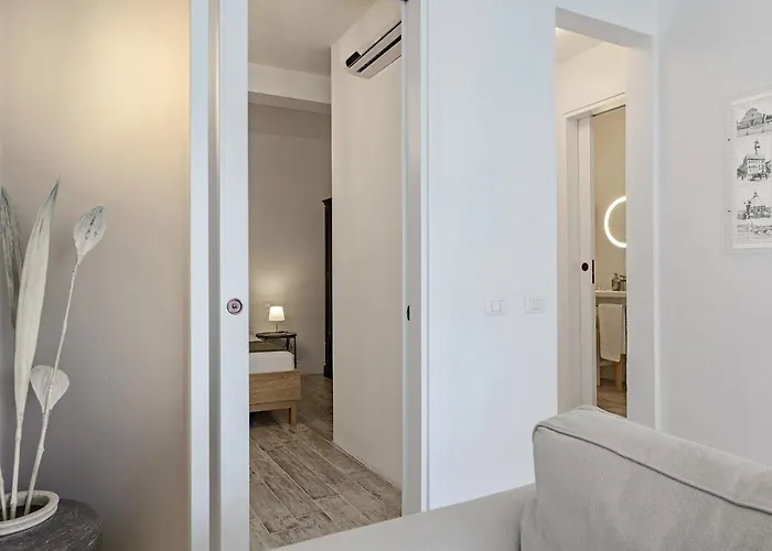 Via Avelli, 4 - Daniela - Charming - Delightful And Bright 3rd-floor Without Elevator, Overlooking One Of Florence's Beautiful Squares, Exceptionally Located For Exploring The