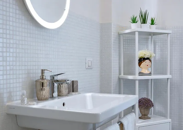 Via Avelli, 4 - Daniela - Charming - Delightful And Bright 3rd-floor Without Elevator, Overlooking One Of Florence's Beautiful Squares, Exceptionally Located For Exploring The *