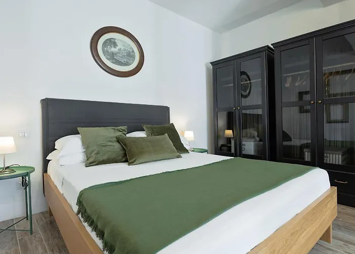 Via Avelli, 4 - Daniela - Charming - Delightful And Bright 3rd-floor Without Elevator, Overlooking One Of Florence's Beautiful Squares, Exceptionally Located For Exploring The *