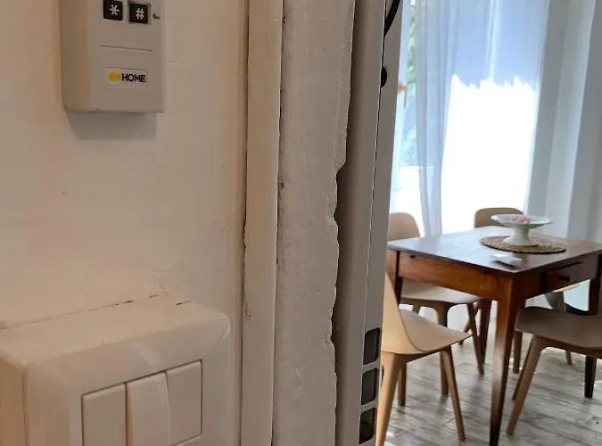 Via Avelli, 4 - Daniela - Charming - Delightful And Bright 3rd-floor Without Elevator, Overlooking One Of Florence's Beautiful Squares, Exceptionally Located For Exploring The Floransa